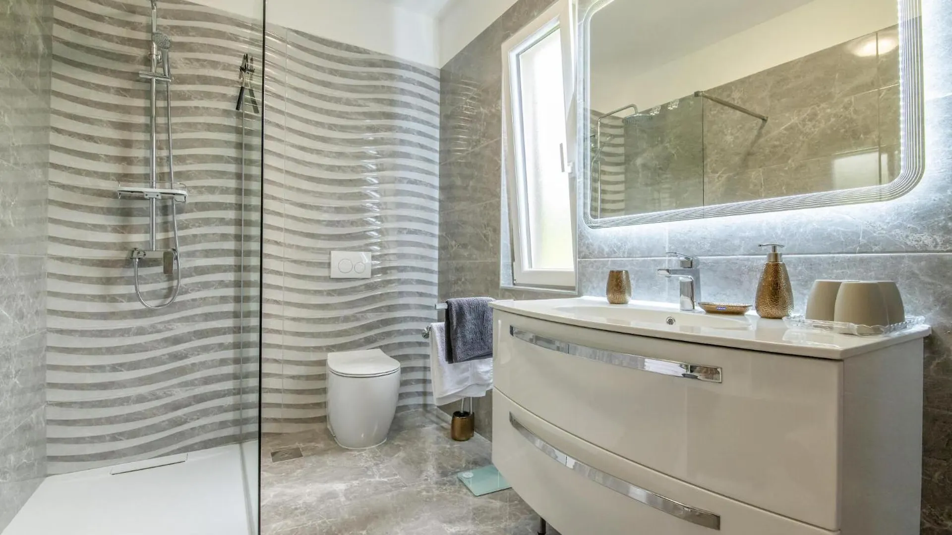 Dom wakacyjny 3 Bedroom Beautiful Home In Labin